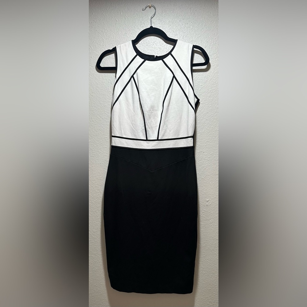 White House Black Market black and white bodycon dress. Women’s size 6 petite.